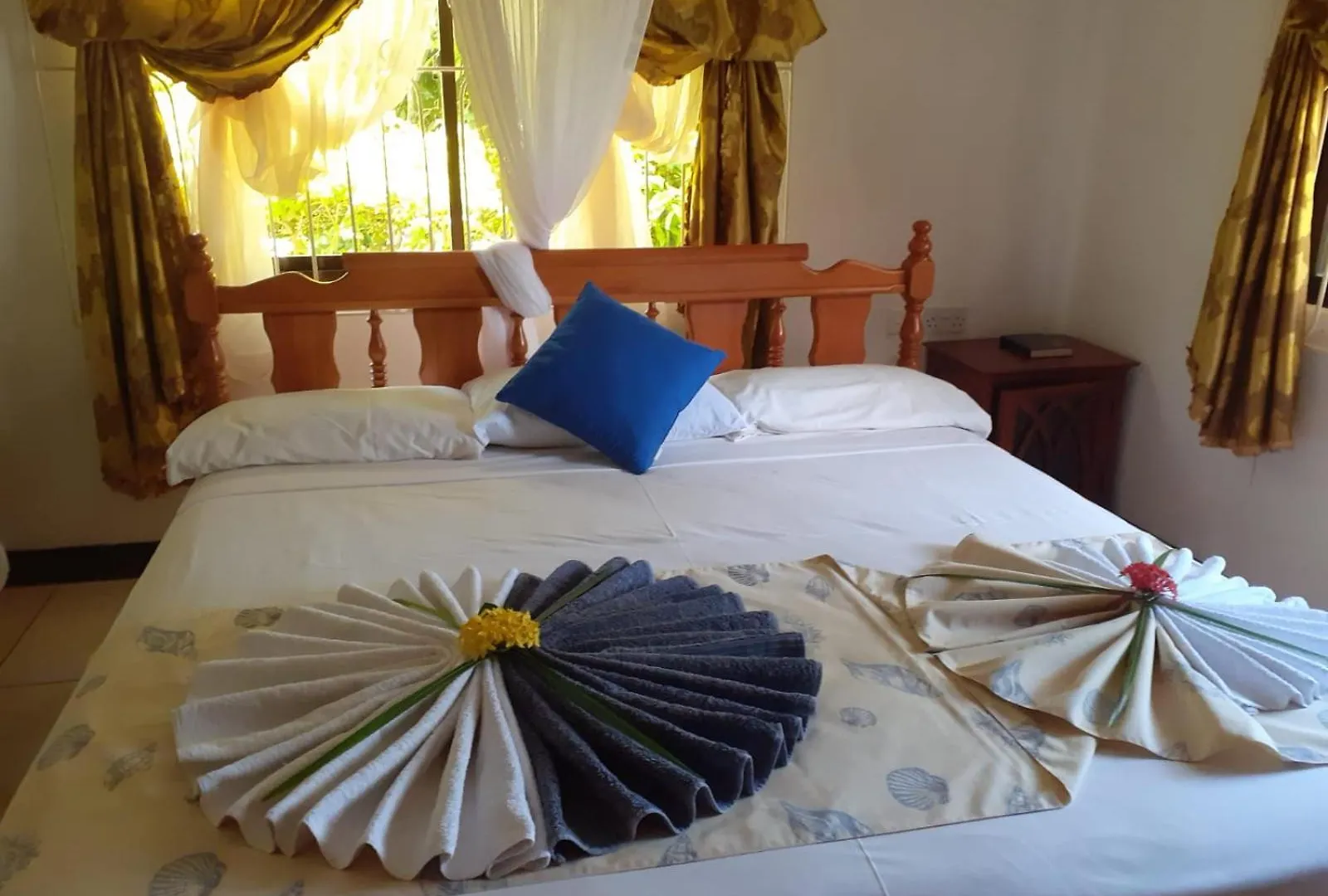 Gigi'S Self Catering Apartment Port Glaud