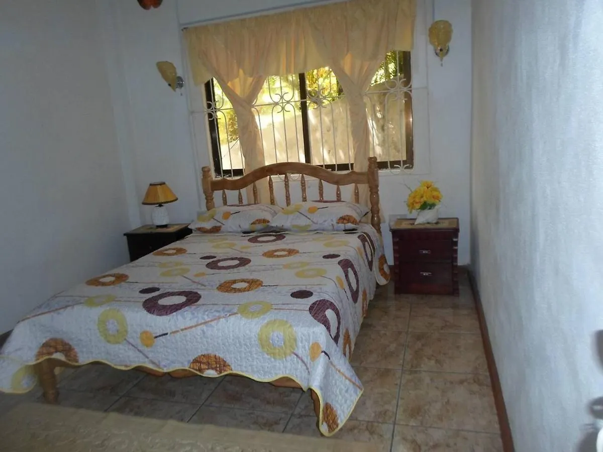 Gigi'S Self Catering Apartment Port Glaud