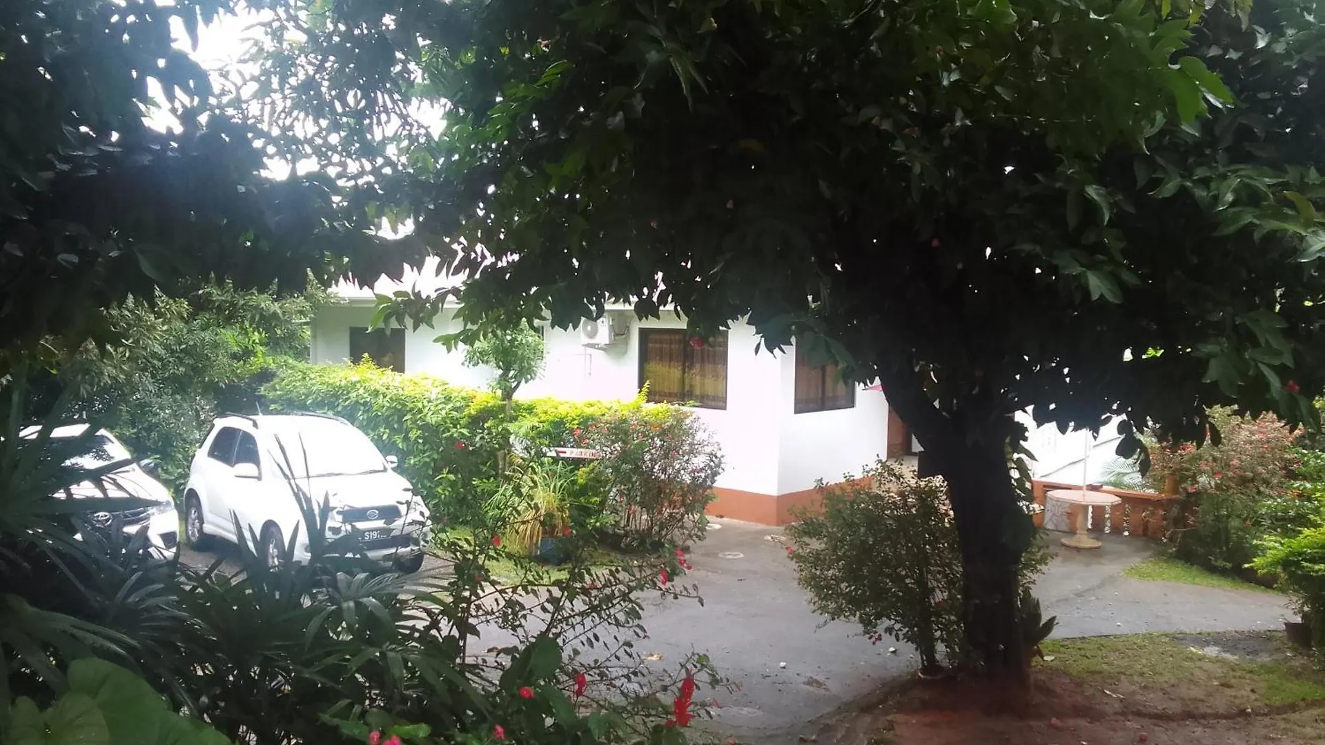 Gigi'S Self Catering Apartment Port Glaud Σεϋχέλλες